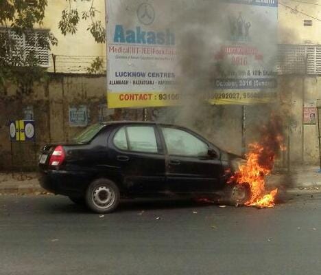car caught fire in lucknow infront global park