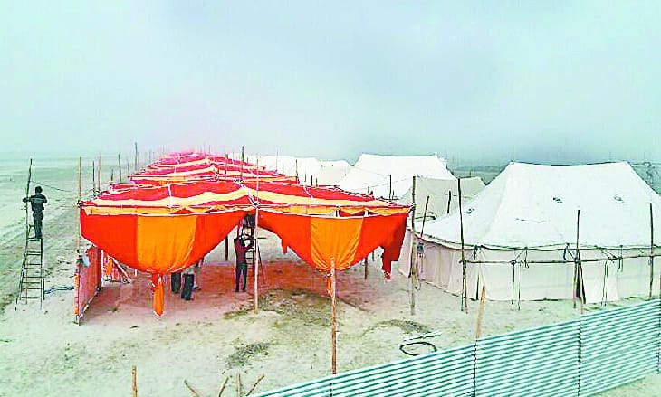 Dwelt in tents on the banks of the Ganges town