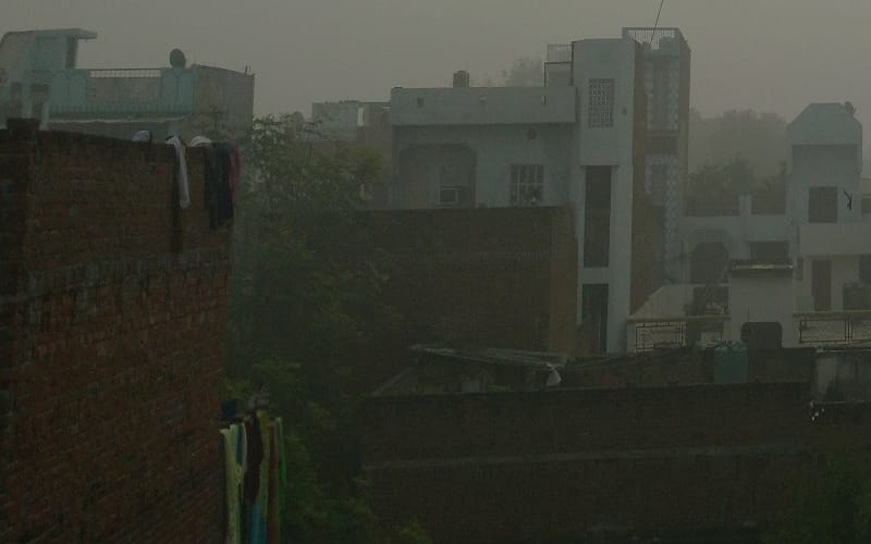 smog in the air of lucknow