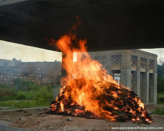 son refused for cremation of father, daughters came forward for funeral in beri of haryana