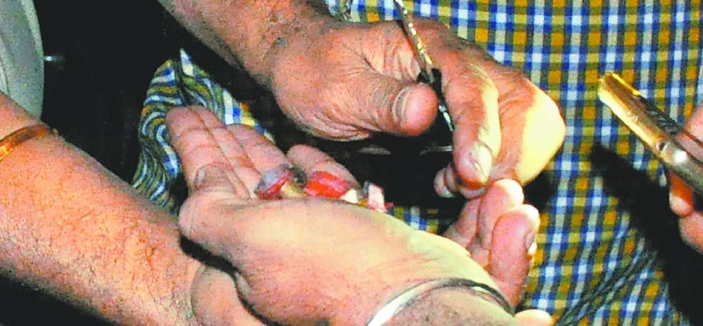 Gangwar among hundreds young man, firing near bus stand