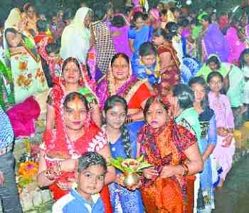 Women,s offer water to the declining sun
