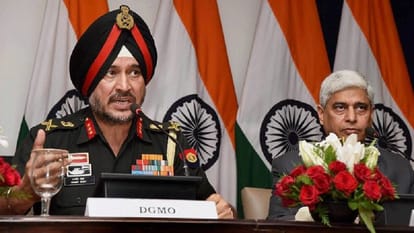 Hafiz Saeed threatens India with 'surgical strike' in Kashmir