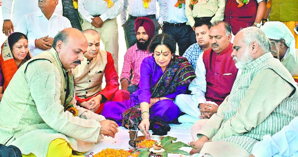People who take vows to offer water to the setting sun descended Chhath Puja