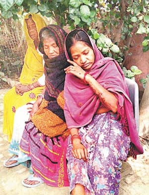 nabs loot old couple
