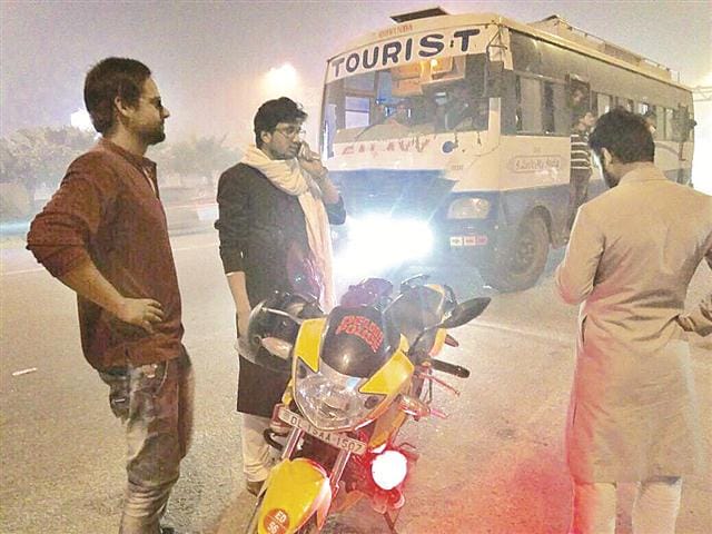 Leave from India Gate before reaching the AMU students arrested