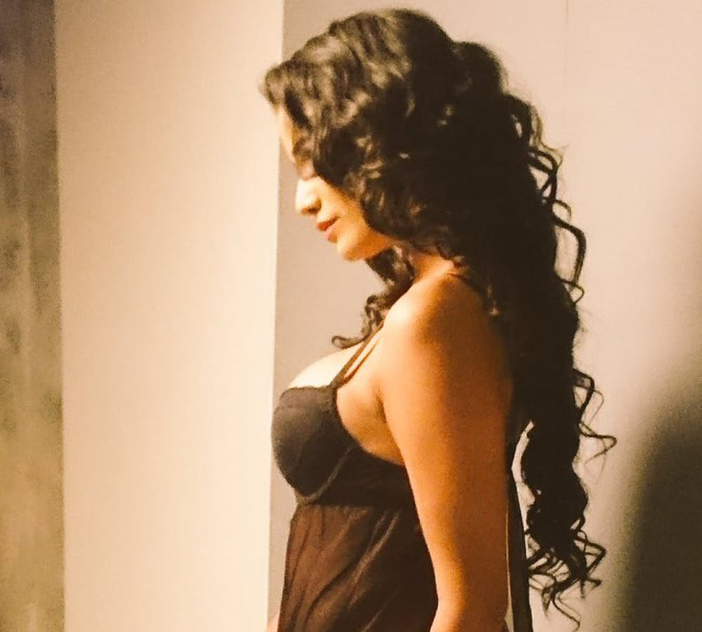 Poonam Pandey teases fans with her bold photoshoot