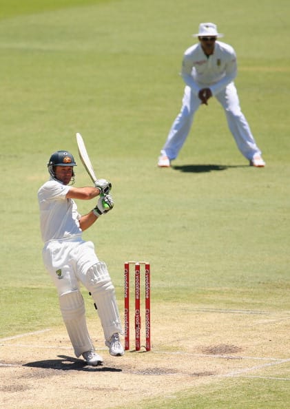 who hold the record of highest no of fours in test cricket