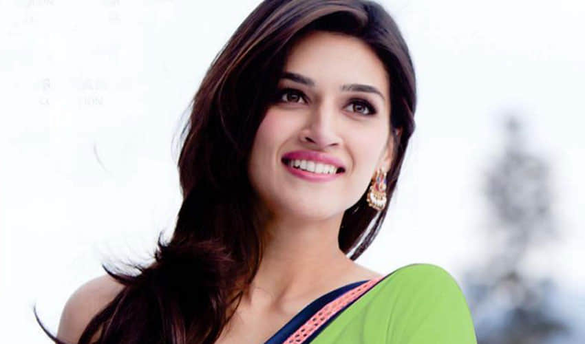 kriti senon preparing imarti in lucknow