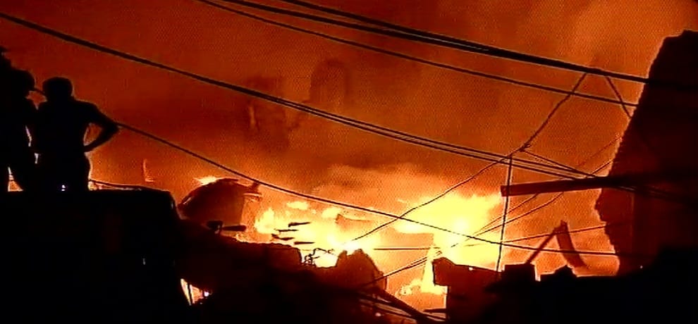 Delhi: Fire breaks out in slums near Sadar Bazar, 30 fire tenders on spot