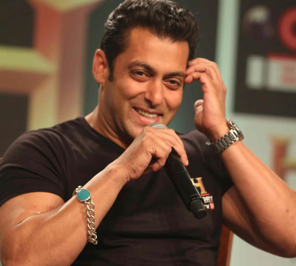 Is something brewing between Urvashi Rautela and Salman?