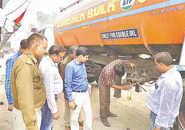 27 thousand liters of food full of oil tanker caught
