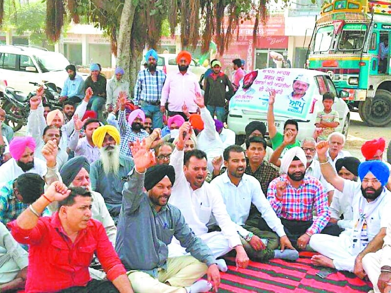  AAP, farmer, support dharnas, demand payment, Patiala