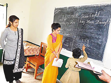 The CM teacher classmates fell
