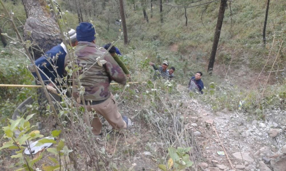 one killed and two injured in road accident at nainital