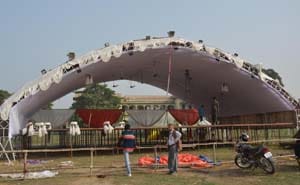 Convention for the crowd, came eight special trains