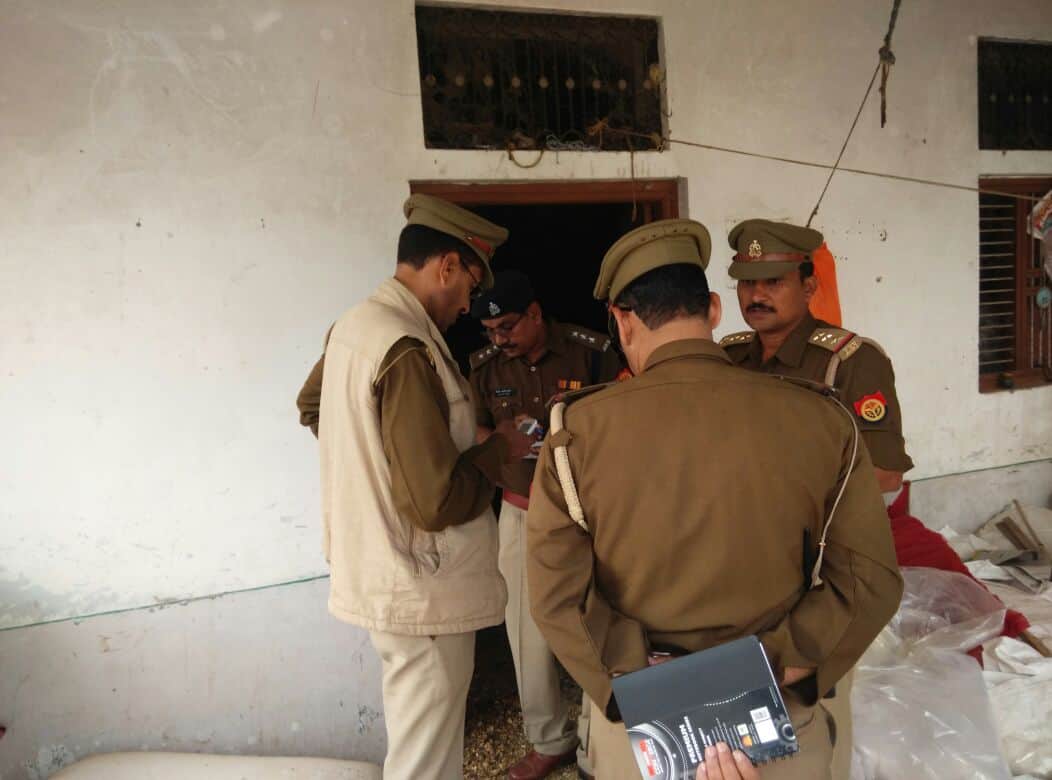 loot in barabanki safdarganj area