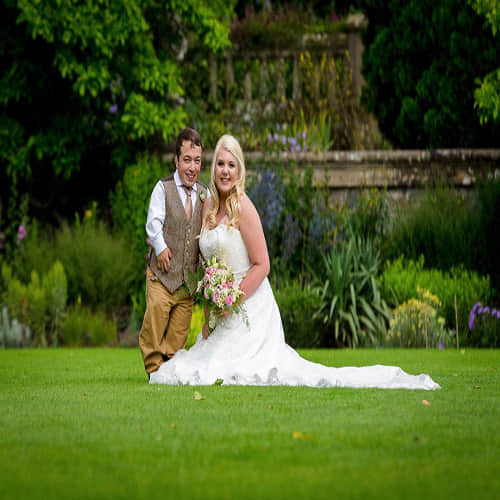 five feet girl married to a 3 feet dwarf