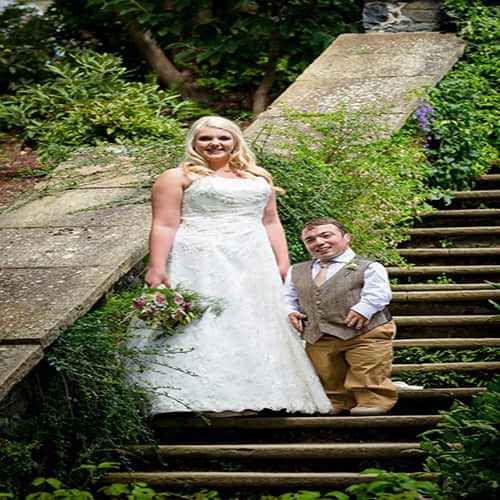 five feet girl married to a 3 feet dwarf