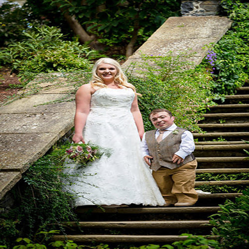 five feet girl married to a 3 feet dwarf
