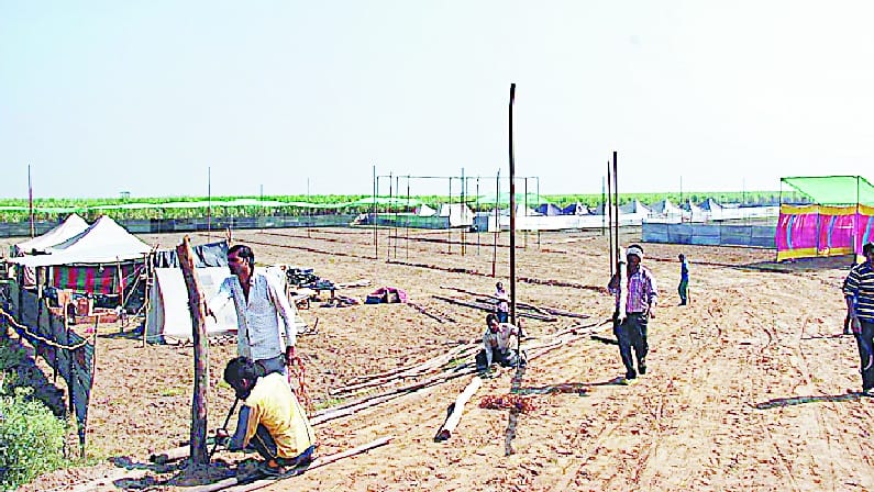 Tents on the banks of the Ganges town