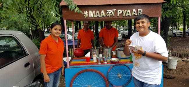 amazing story of mba pass radhika arora, left job and opened food cart on road in mohali