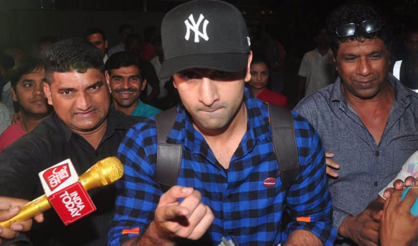 ranbir kapoor diong bad behaviour with photographers