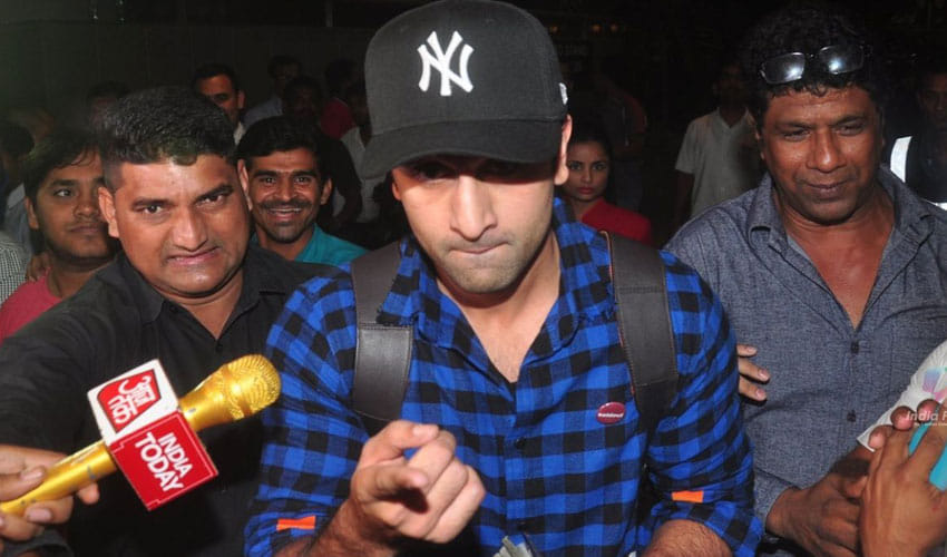 ranbir kapoor diong bad behaviour with photographers