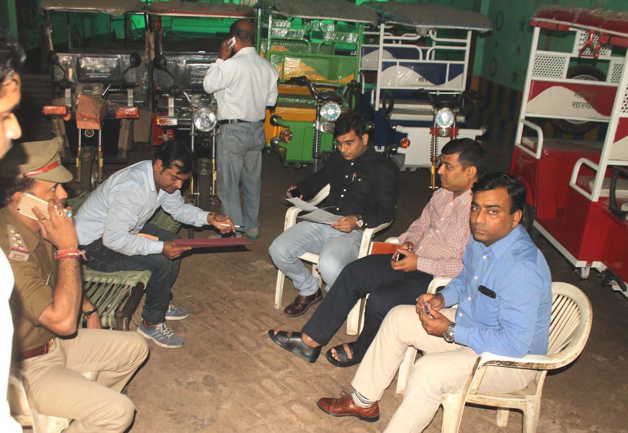 Seal six factories that make e-rickshaw