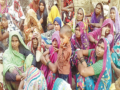 On father's scolding left home by train chopped