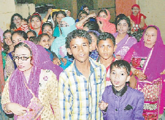 baratiyon mein marpeet