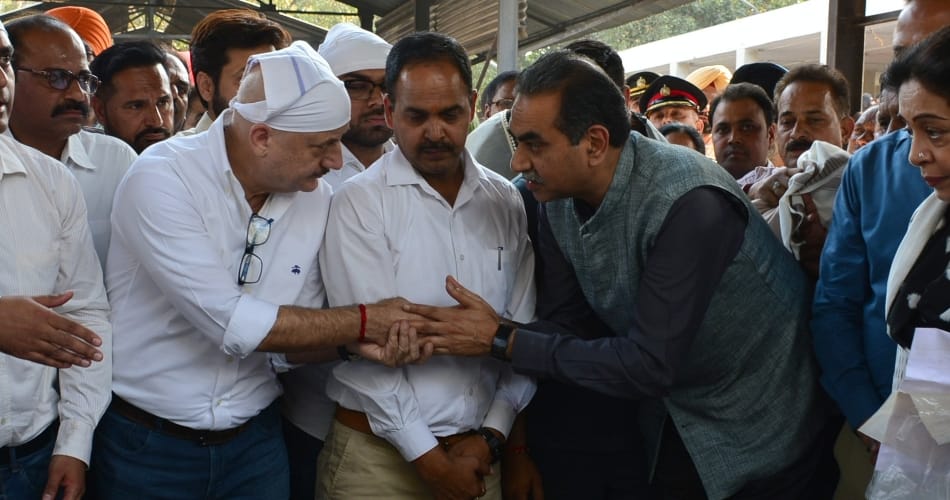 Kirron Kher fathers funeral at chandigarh, anupam kher
