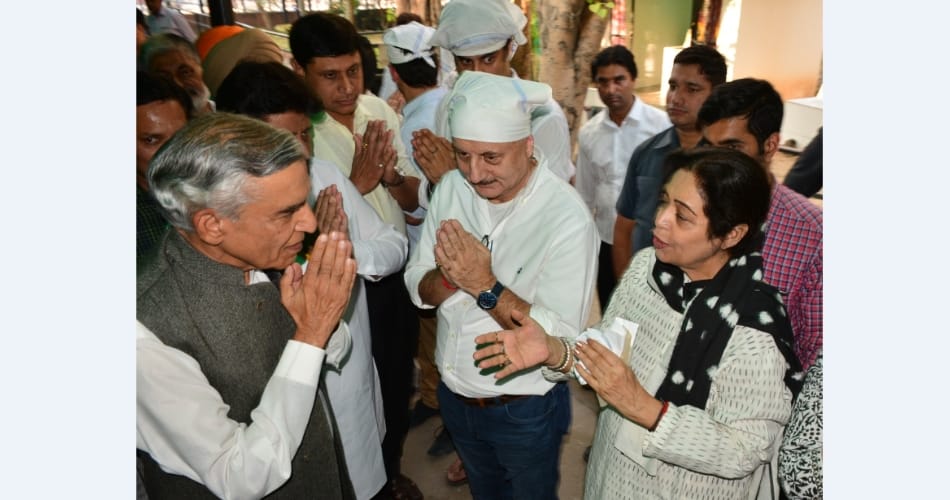 Kirron Kher fathers funeral at chandigarh, anupam kher