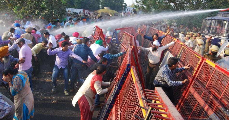 Punjab DC office employees rally in mohali, police used water cannon