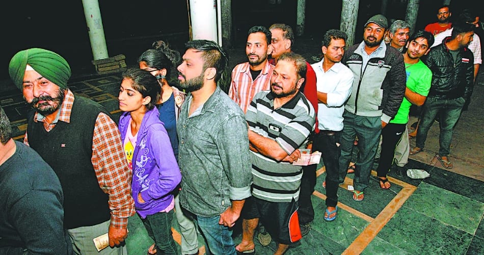 distribution of 500 and 1000 rupee note as langar in chandigarh
