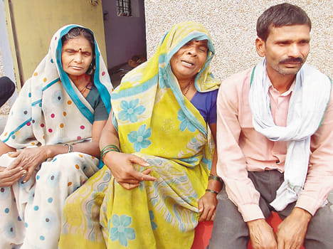 The woman lives by consuming poison, husband beaten hold