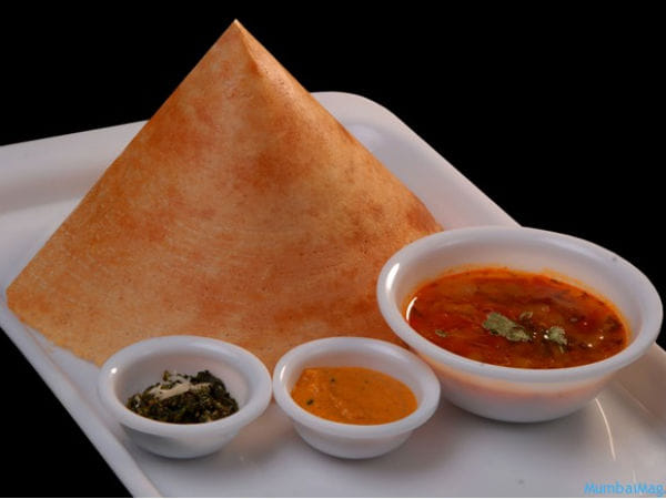 cockroach found in dosa in swad restaurant