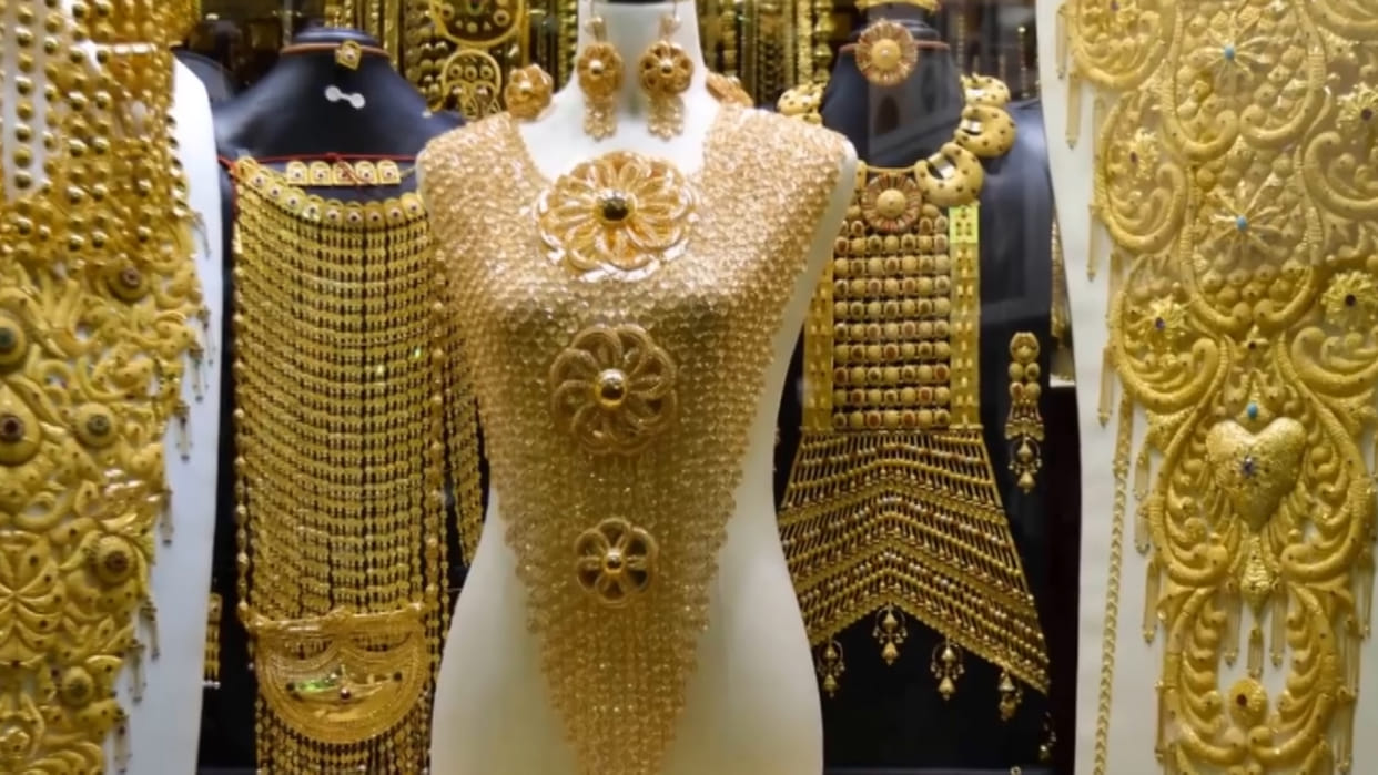 Disappear from the market by the closure of large gold