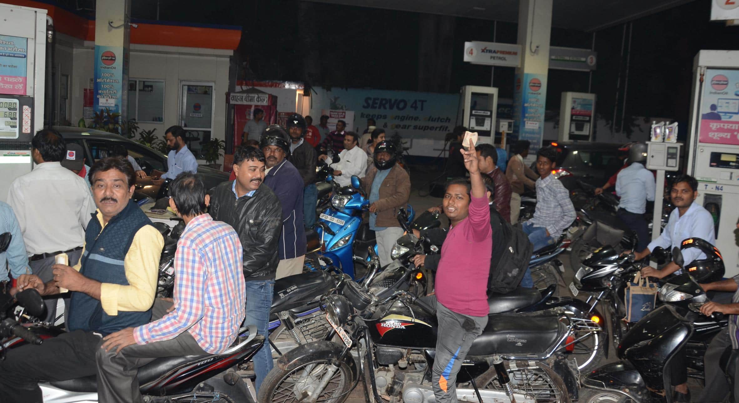 currency ban leads ruckus in lucknow city