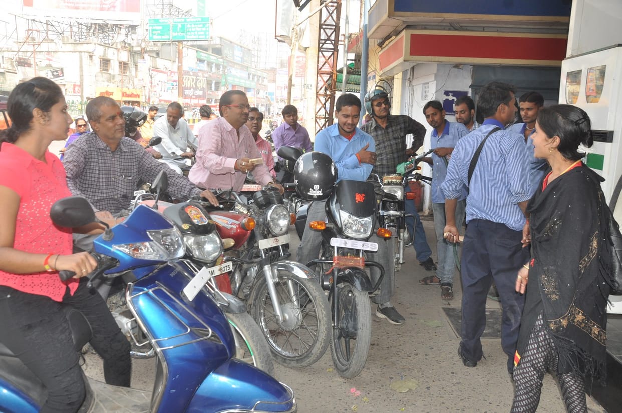 Advocate slaped to petrol pump's employee