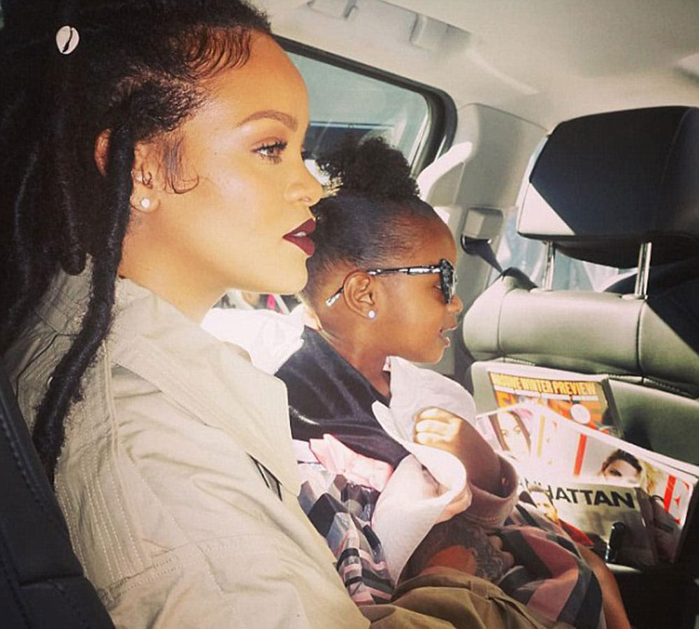 famous hollywood singer rihanna naked photo viral