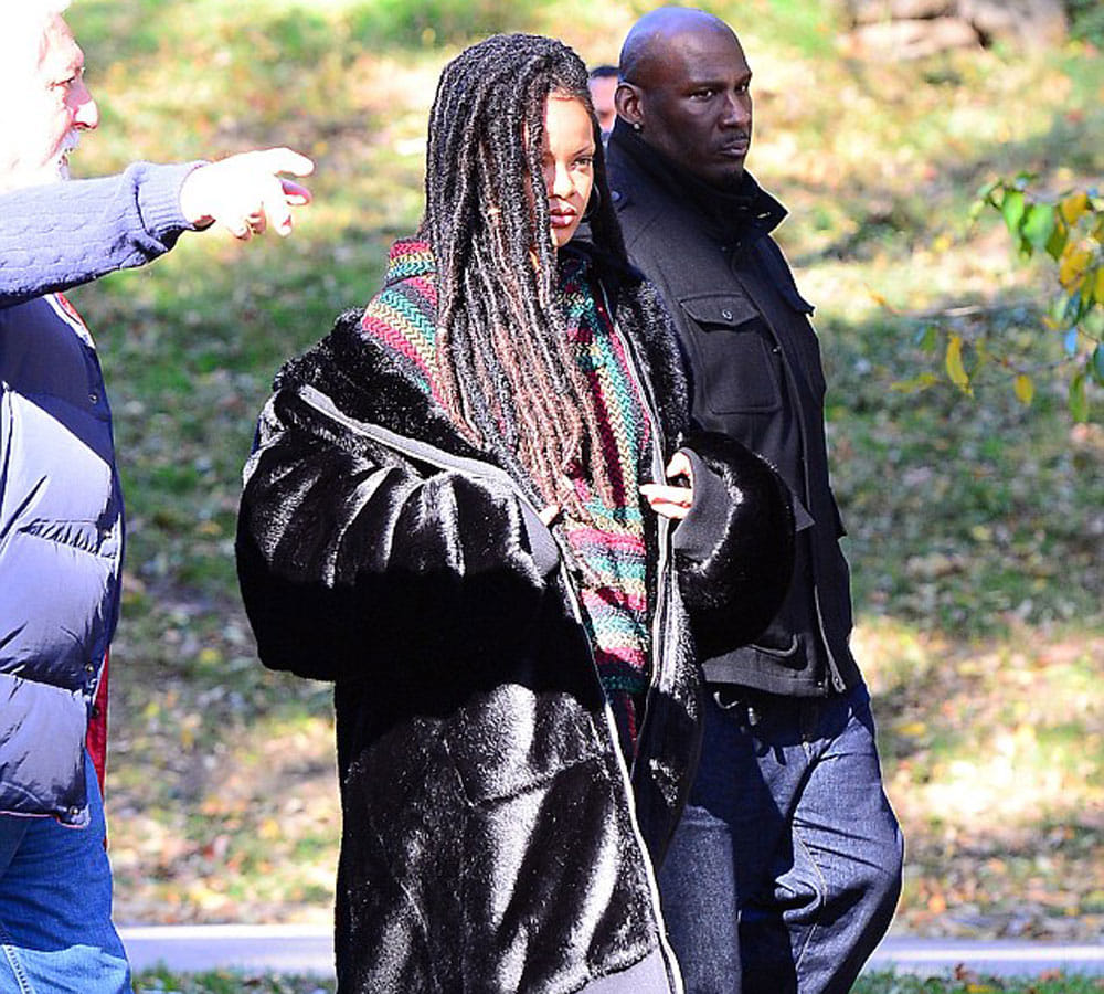 famous hollywood singer rihanna naked photo viral