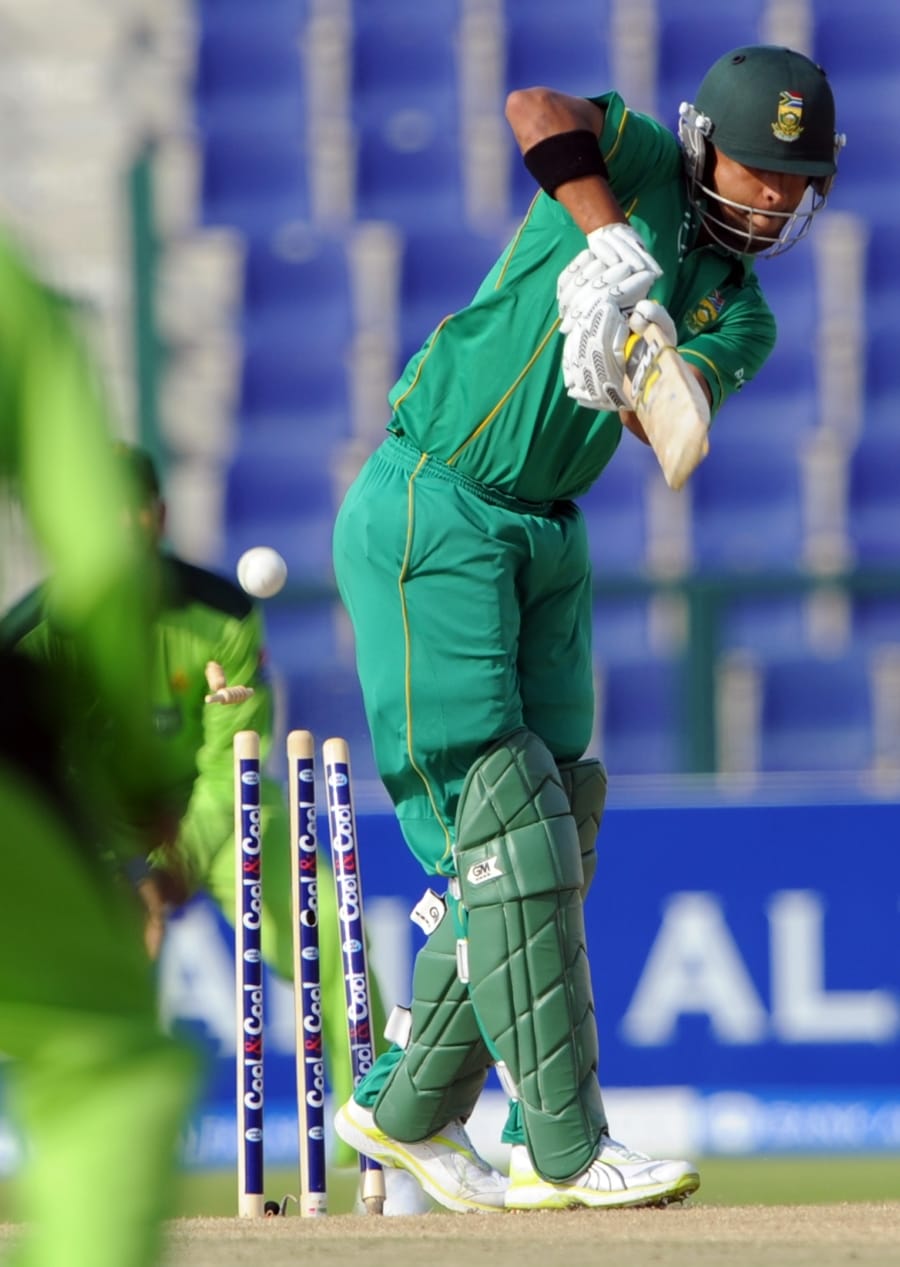 robin pietersen retired from all forms of cricket