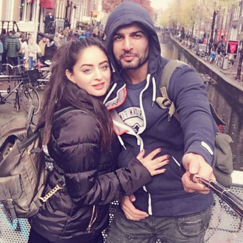 mahi and jai enjoying their holidays in paris