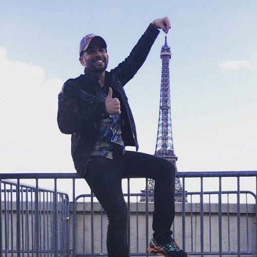 mahi and jai enjoying their holidays in paris