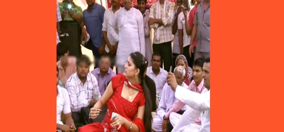 Molestation with singer and dancer Sapna on stage, vedio viral on you tube.