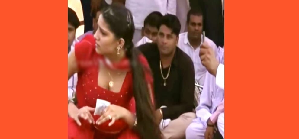 Molestation with singer and dancer Sapna on stage, vedio viral on you tube.