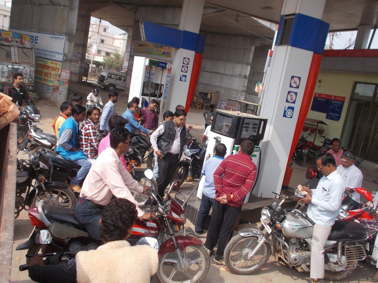 Petrol pumps to remain shut on every Sunday from May 10 in india