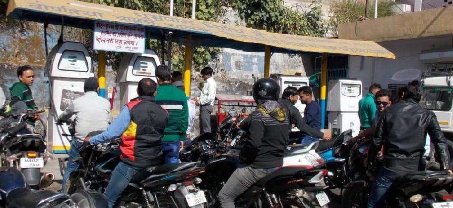 Five hundred thousand on each side of the closure resembled chaos panic