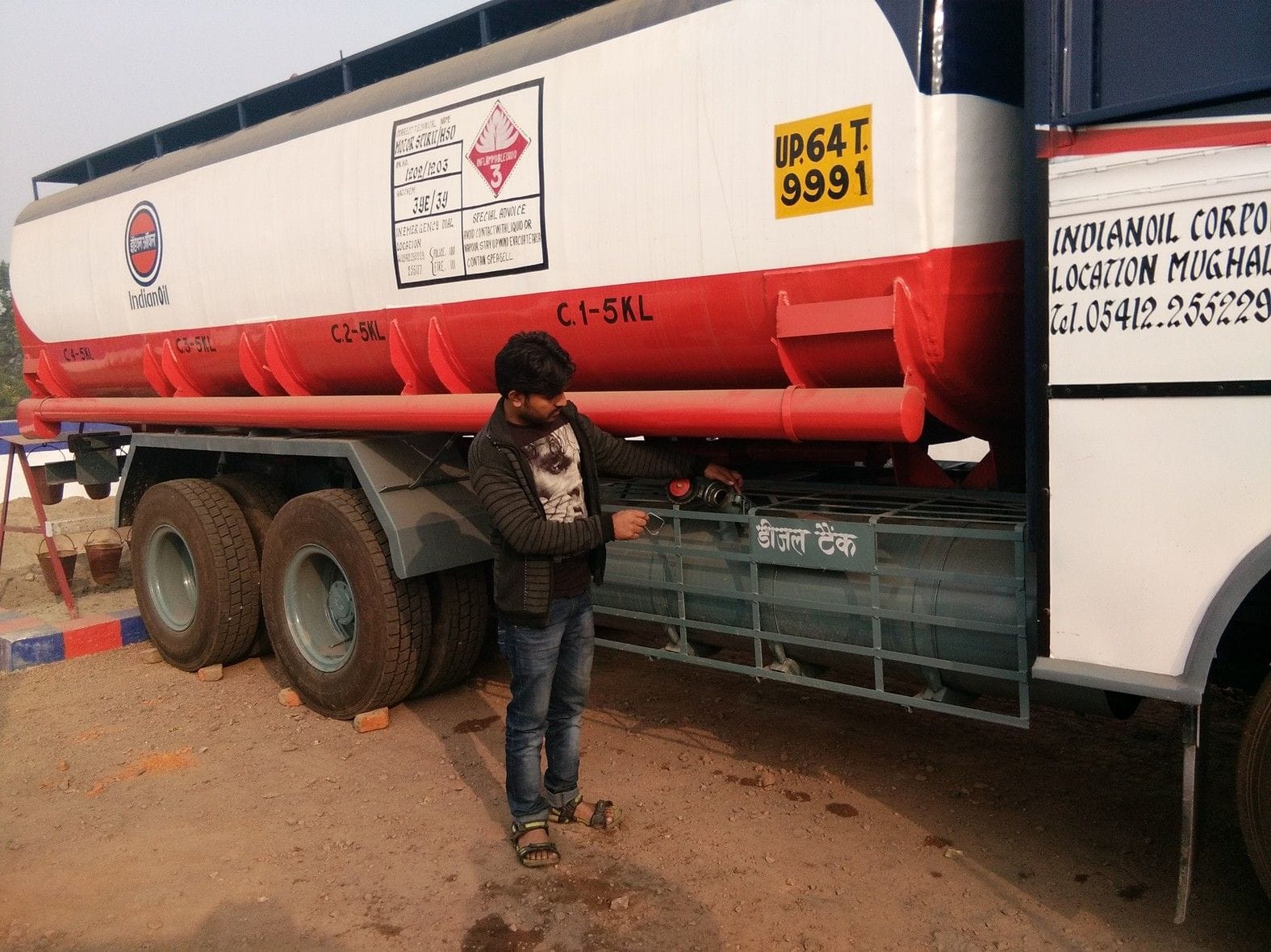 Indian oil begins doorstep delivery of fuel in chennai